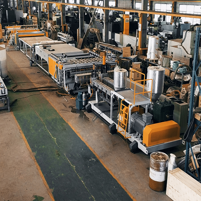 中空板生產(chǎn)線實物圖