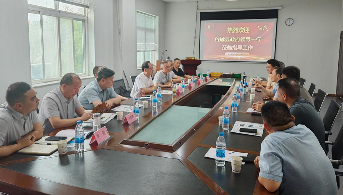 谷城縣委常委、副縣長(zhǎng)梁河橋一行領(lǐng)導(dǎo)蒞臨現(xiàn)代精工考察 共謀磷石膏綠色應(yīng)用新篇章