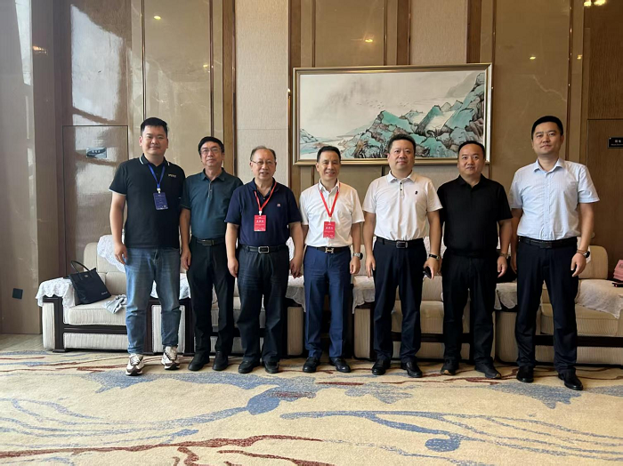 中國材料集團(tuán)（武漢建材院）團(tuán)隊(duì)交流