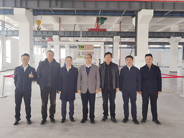 深化磷石膏高值化利用戰(zhàn)略合作——貴州磷化集團何光亮董事長再次率隊考察現(xiàn)代精工，共推綠色包裝產(chǎn)業(yè)升級